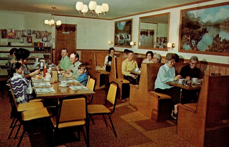 Seny IGA and Golden Grill Restaurant - Vintage Postcard